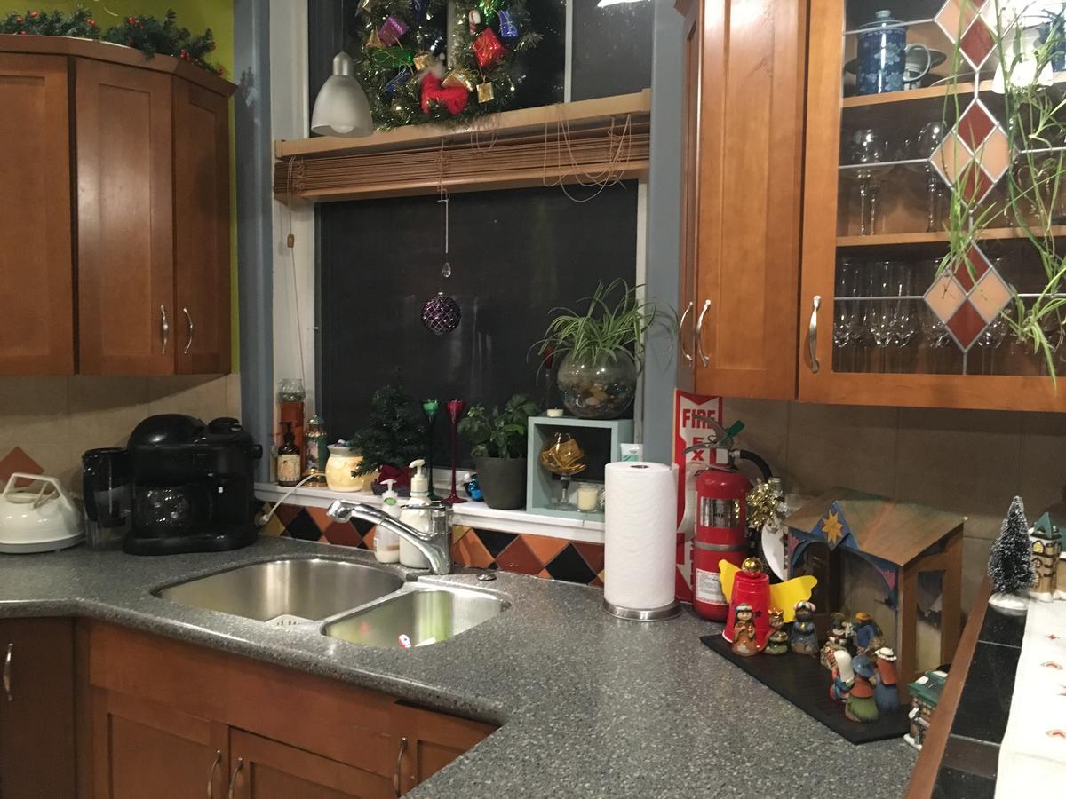 Mabuhay Lakeside Manor Bed and Breakfast Yellowknife Exterior foto