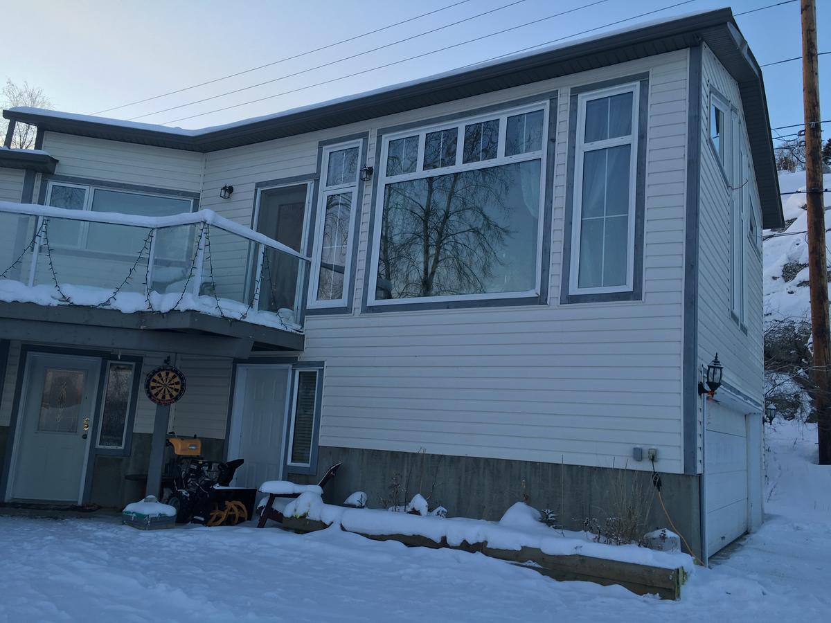Mabuhay Lakeside Manor Bed and Breakfast Yellowknife Exterior foto
