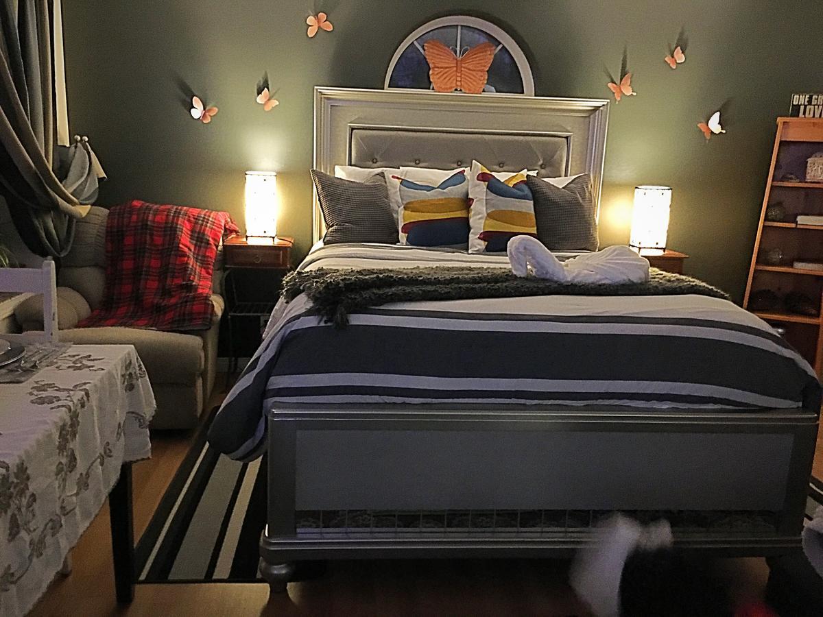 Mabuhay Lakeside Manor Bed and Breakfast Yellowknife Exterior foto