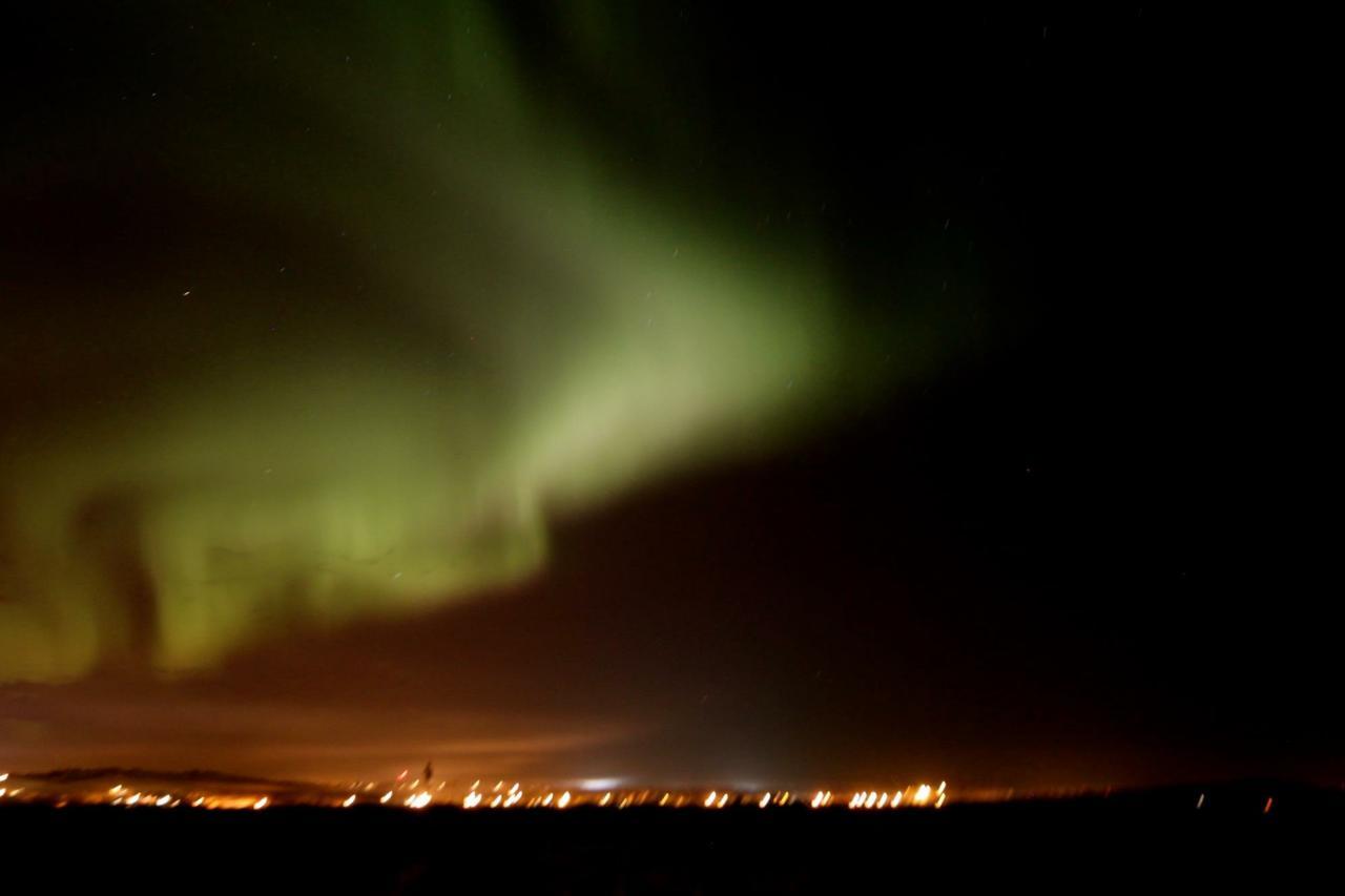 Mabuhay Lakeside Manor Bed and Breakfast Yellowknife Exterior foto
