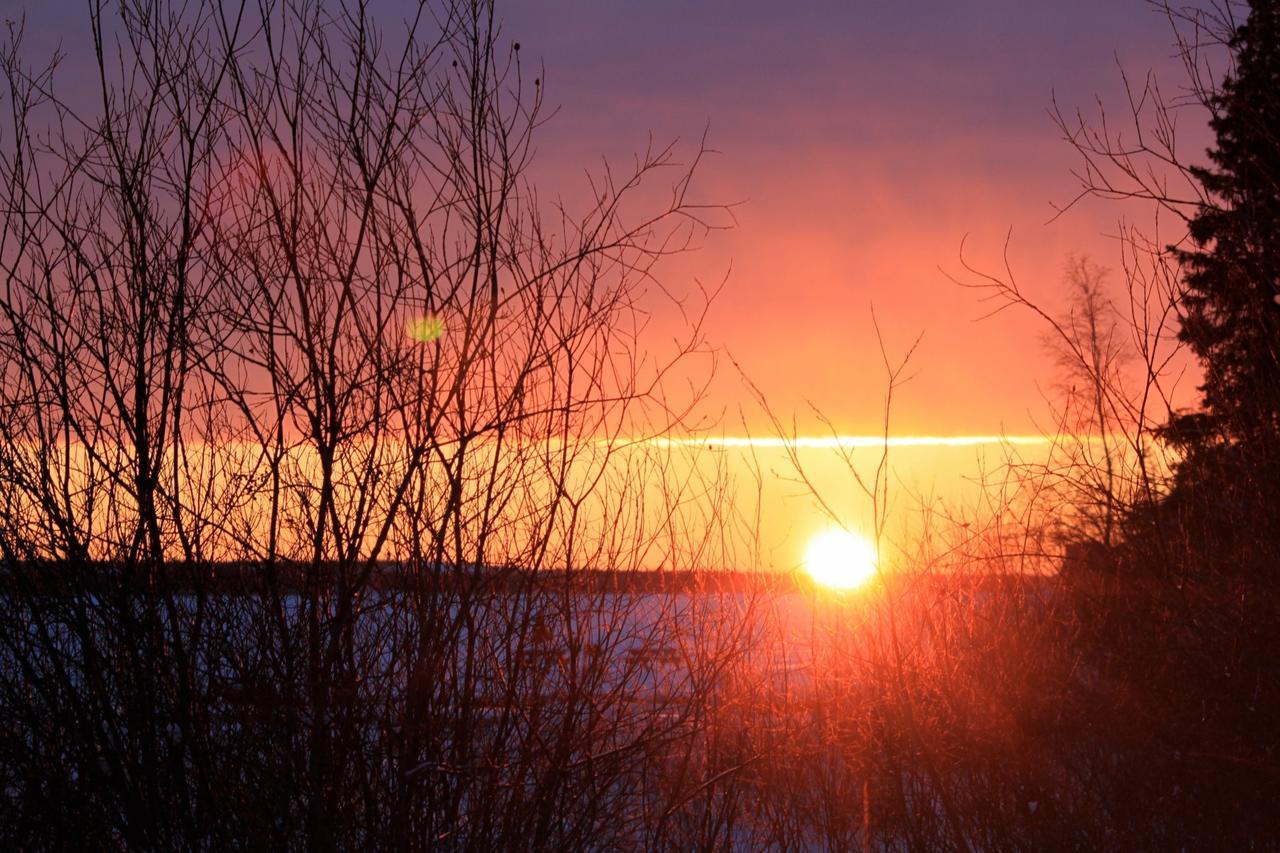 Mabuhay Lakeside Manor Bed and Breakfast Yellowknife Exterior foto