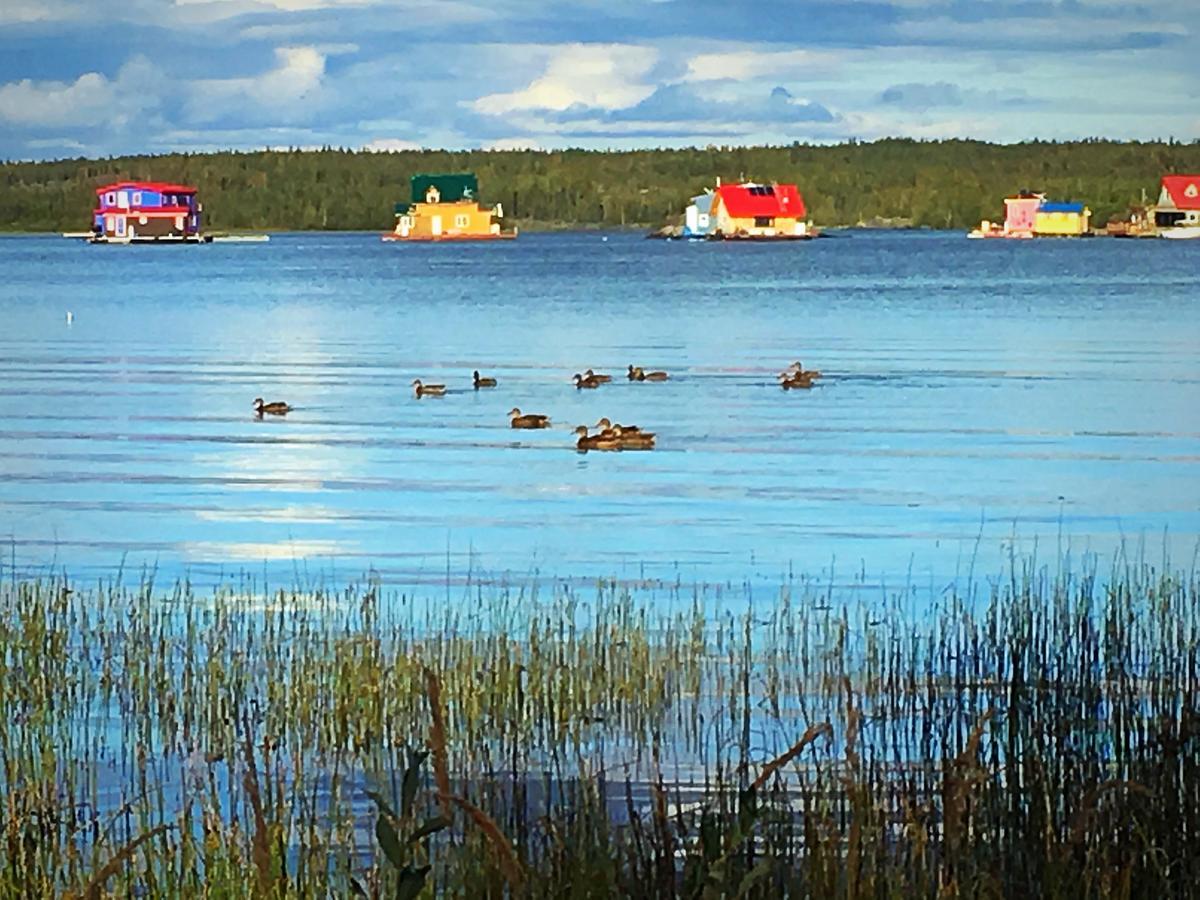 Mabuhay Lakeside Manor Bed and Breakfast Yellowknife Exterior foto