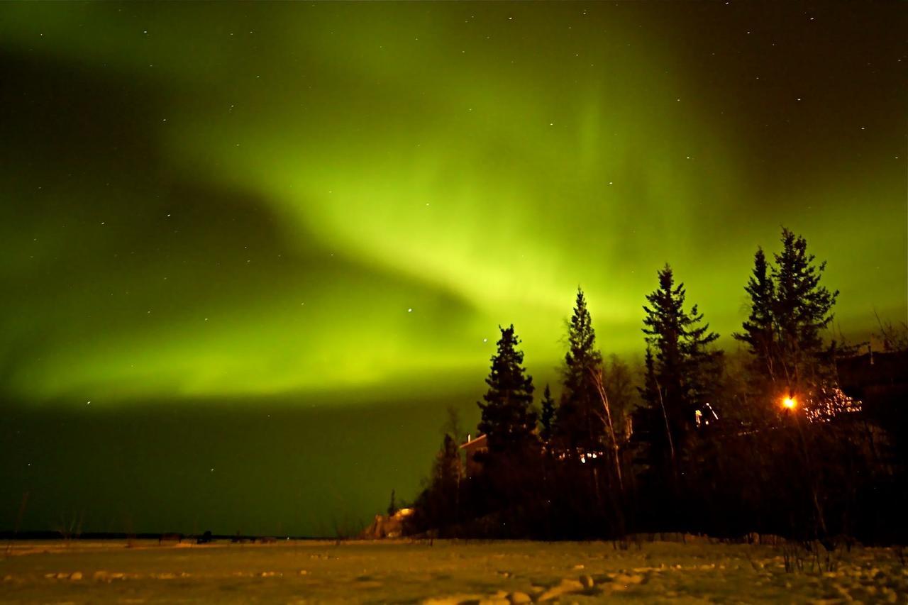 Mabuhay Lakeside Manor Bed and Breakfast Yellowknife Exterior foto
