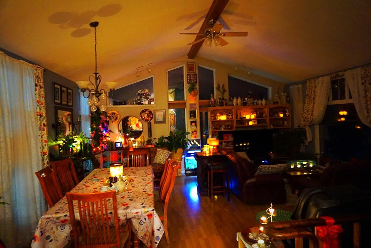 Mabuhay Lakeside Manor Bed and Breakfast Yellowknife Exterior foto