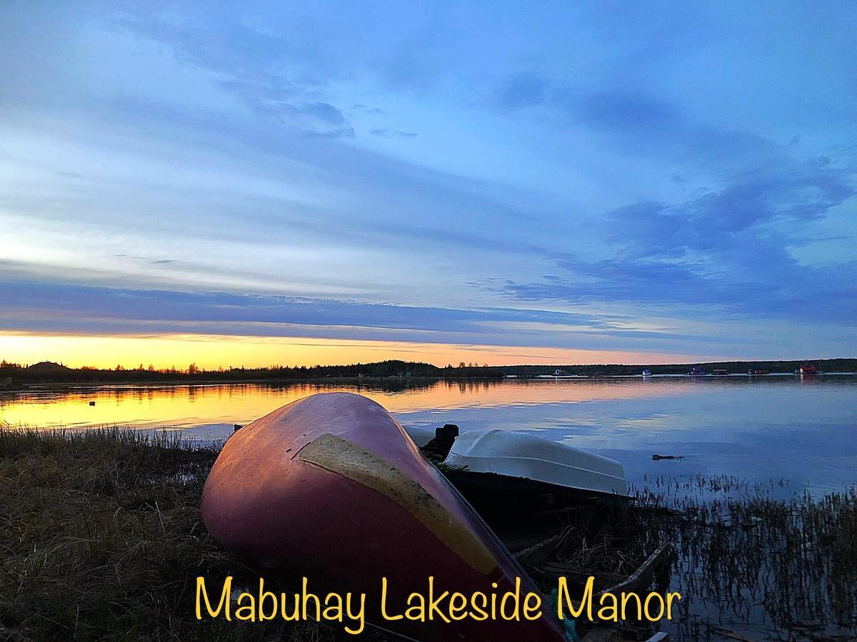 Mabuhay Lakeside Manor Bed and Breakfast Yellowknife Exterior foto