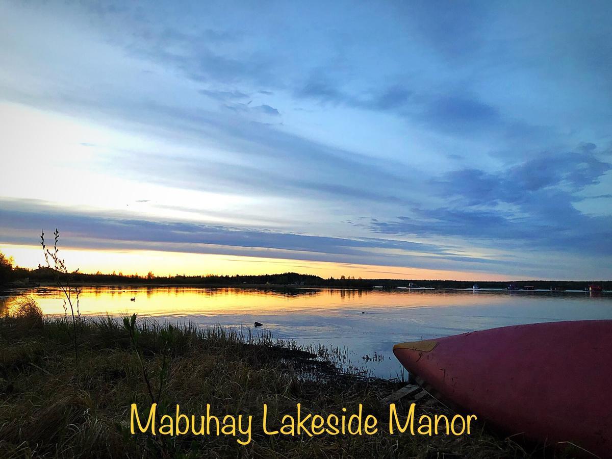 Mabuhay Lakeside Manor Bed and Breakfast Yellowknife Exterior foto