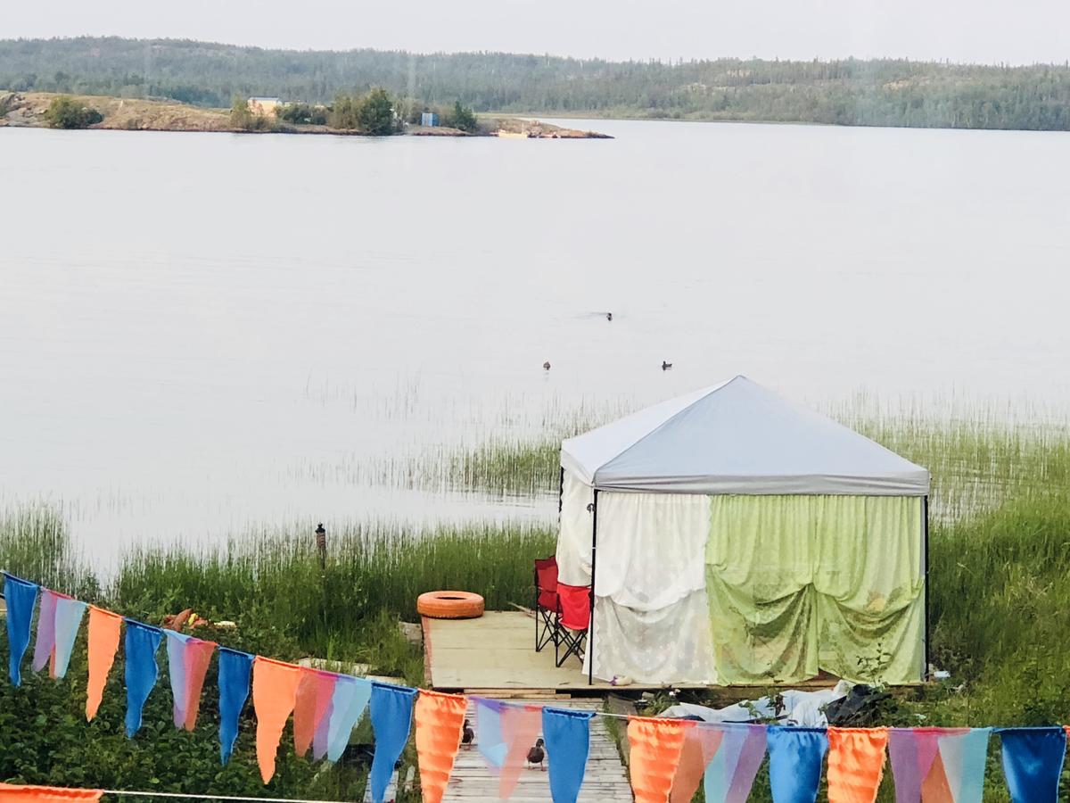 Mabuhay Lakeside Manor Bed and Breakfast Yellowknife Exterior foto