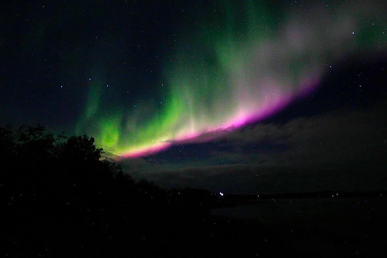 Mabuhay Lakeside Manor Bed and Breakfast Yellowknife Exterior foto